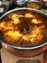 Load image into Gallery viewer, Curry made in banu&#39;s cooking class. 